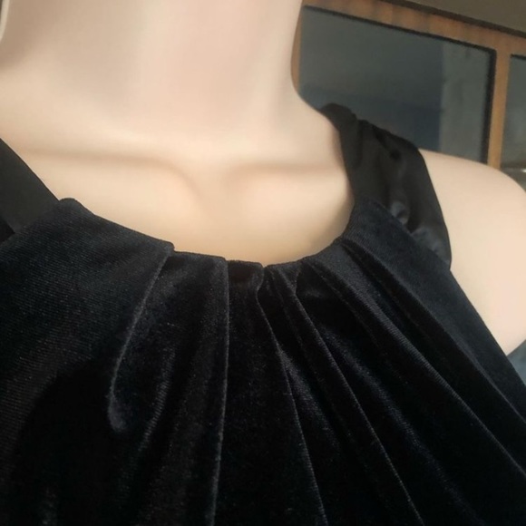 Black Velvet Cocktail Dress​​ - Picture 4 of 9